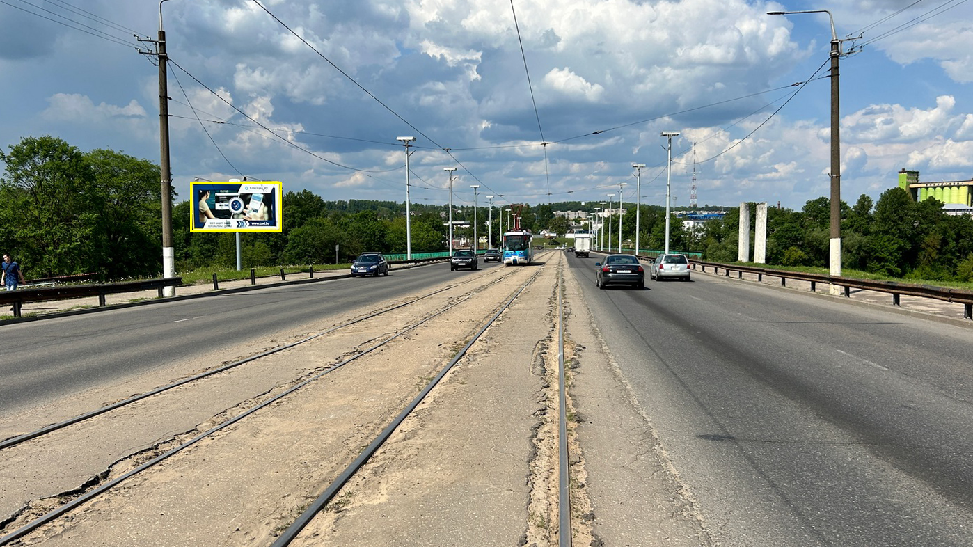 Витебск, Новолуческая ул.(справа от моста) возле ТЦ «Корона» сторона B. Изображение 0.