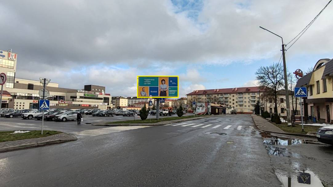 Слуцк, ул. Парижской Коммуны, 2-1 у ТЦ "Маяк" сторона B. Изображение 0.